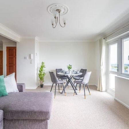 Panoramic Sea View Apartment Sleeps 4-Free Parking Bournemouth Eksteriør billede