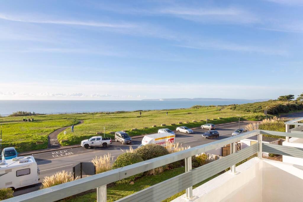 Panoramic Sea View Apartment Sleeps 4-Free Parking Bournemouth Eksteriør billede