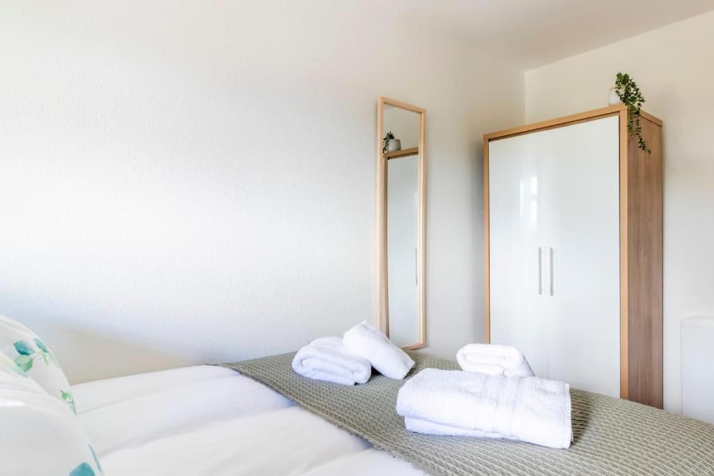 Panoramic Sea View Apartment Sleeps 4-Free Parking Bournemouth Eksteriør billede