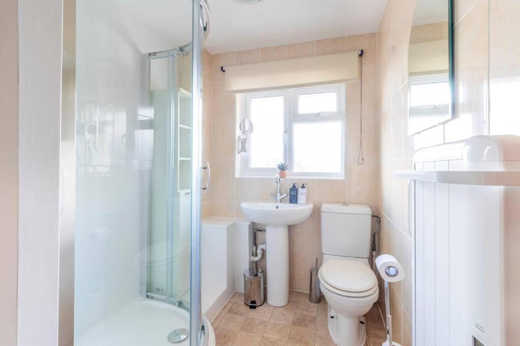 Panoramic Sea View Apartment Sleeps 4-Free Parking Bournemouth Eksteriør billede